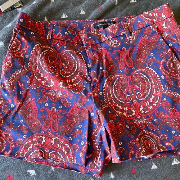 Banana Republic Pants - Banana Republic- paisley shorts - size 6